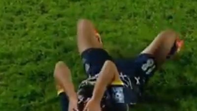 فيديو ..هذا اللاعب يستحق  جائزة أوسكار في الفشل