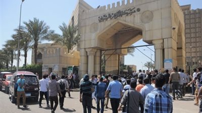 امن الازهر يحتجز عددا من الصحفيين والمعلمين اثناء وقفة احتجاجية لمعلمي الحصة