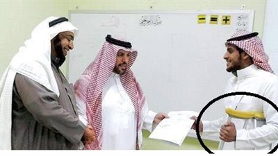 معلم سعودي يرفض الاجازة المرضية  بسبب المنهج