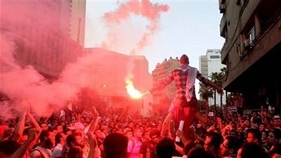 طلاب الاخوان يشعلون الشماريخ بجامعة القاهرة..و الأمن يرد بانذارت تحذيرية