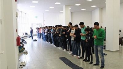 طلاب الالمانية بفرع برلين يؤدون صلاة الغائب علي روح زميلتهم 