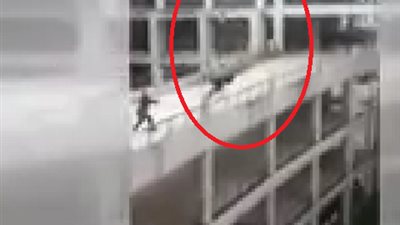 بالفيديو ..تلميذ ينتحر بالقفز من فوق  سطح مدرسته