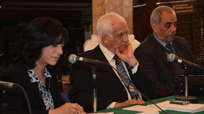 في لقاء المائدة المستديرة بالجامعة الأمريكية.. الخبراء يجمعون على ضرورة اللجوء لـ 