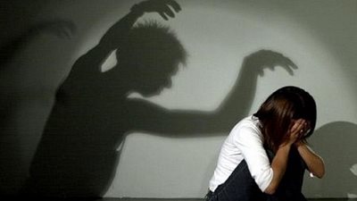 طبيب يعرض جسد زوجته للبيع والمقابل لن تصدقه