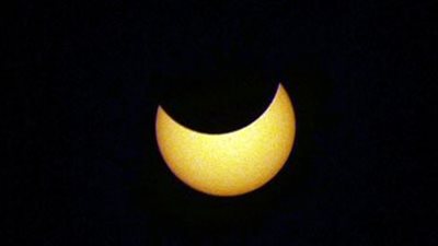 معهد الفلك يستعد لكسوف الشمس الجمعة المقبله