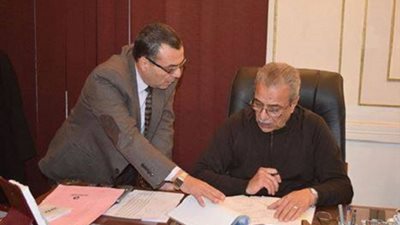 اخيرا ..محافظ المنيا يوقع علي مذكرة  