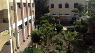 التحقيق مع طالب ووالده لاتهامهما بطعن مدرس بـ