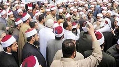 وقفة احتجاجية لمدرسي المعاهد الازهر المفصولين أمام مجلس الوزراء