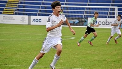 شاهد.. ابن زين الدين زيدان يحرز هدف اكثر من رائع 
