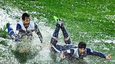 شاهد -- الأمطار تصنع هدف رائع