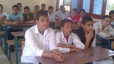 مدرسة الشهداء الاعدادية بالخارجة تناقش ظاهرة