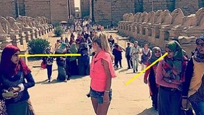 شارك برأيك .. طالبات الجامعة يتحرشن بسائحة اجنبية في الاقصر