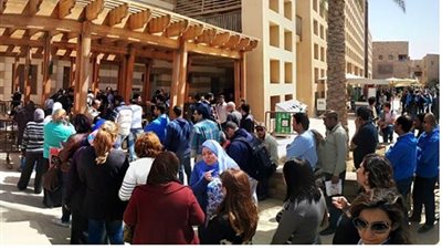 استفتاء :  97% يؤيدون سحب الثقة من إدارة الجامعة الأمريكية بالقاهرة