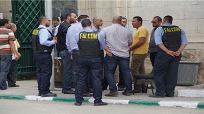 جامعة القاهرة تعيد تركيب الألواح الحديدية عقب انفجار قنبلة