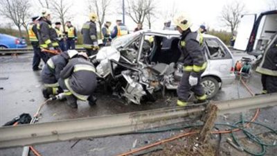 صور .. حادث مروع لـ 3 لاعبين دوليين بعد مباراة بتصفيات أوروبا
