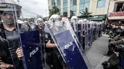 اعتقال 21 طالبا وطالبة بجامعة اسطنبول في احتجاجات ضد اردوغان 

