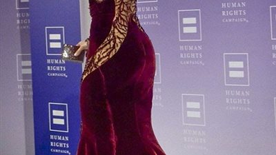 شاهد بالفيديو .أغرب فستان 3d يثير ذهول مشاهديه