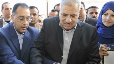 محلب: نحتاج مناهج تضعنا على المستقبل ولا تلقى بأبنائنا فى الخزعبلات
