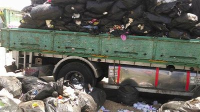 أمن جامعة قناة السويس يضبط سيارة محملة بمخلفات طبية