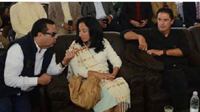 بالصور .. زوجة محافظ الإسكندرية ظله الذي لا يفارقه