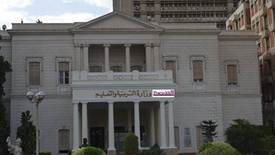 أجورالمعلمين لم تحسم في قانون الخدمة المدنية .. والـ  200% في خطر