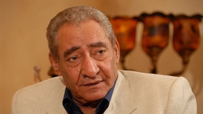 بالفيديو ..شاهد لحظات دفن الابنودي بمقابر العائلة في الاسماعيلية