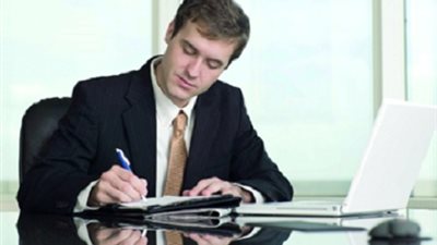 10 أسباب تحيل الموظف إلى المعاش وفقًا للقانون الجديد..ماهي ؟