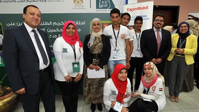 إكسون موبيل تشهد تكريم وزير التعليم الفني لطلاب مدرسة الصناعات الفنية المتقدمة بالسويس