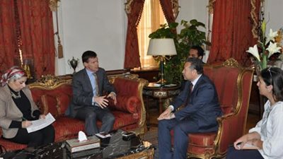 الرافعى يبحث مع السفير البريطاني تطوير المناهج وتدريب مديري المدارس