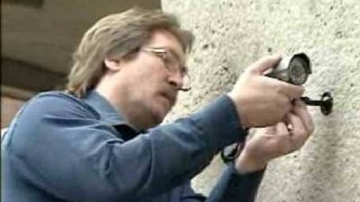 القلق الزائد يفع أب لحيله جديدة لمراقبة أبنته .. ما هي ؟