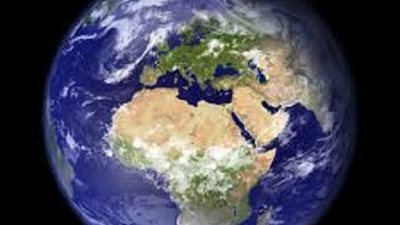 عالم بريطاني يدعو البشر الي الفرار من كوكب الارض لهذا السبب