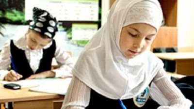 حرمان طالبة مسلمة من دخول مدرستها بفرنسا والسبب 