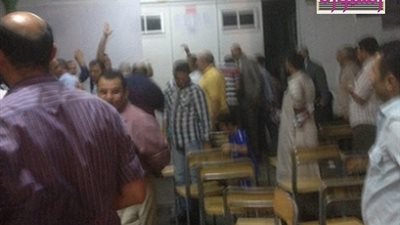 فضيحة في اجتماع  المدرسة المصرية بـ 