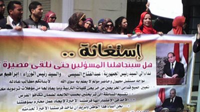 الأمن يمنع وقفة قدامي الخريجىن امام مجلس الوزراء ويطالبهم بالتظاهر امام 