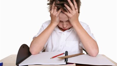 أطفال يكرهون الذهاب إلى المدرسة.. أسباب المشكلة وخطوات العلاج