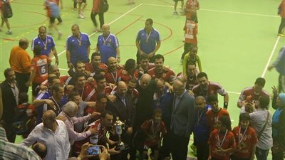 الاهلى يكسر يد الزمالك ويتصدر الدورى