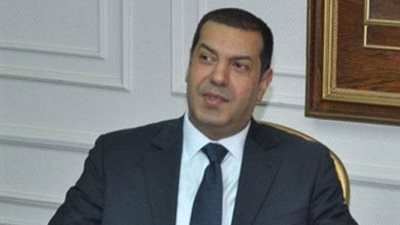 محافظ أسيوط يحذر المسئولين من التهاون فى اراضى الدولة ويعد بإتخاذ اجراءات رادعة ضد المتعدين
