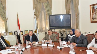 الرافعى يبحث مشروع الارتقاء بمركز تطوير رياض الأطفال بـ