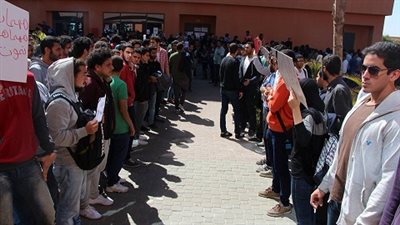 النيابة تستدعي 6 من طلاب الالمانية لظاهرهم اثناء الامتحانات  وتعطيلها وتعديهم علي رئيس الجامعة