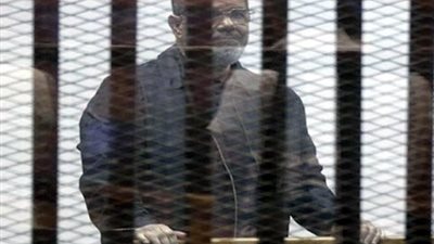 إحالة أوراق مرسي وقيادات الإخوان للمفتي في قضية التخابر.. والمتهمون: يسقط يسقط حكم العسكر