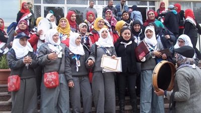 رئيس جامعة المنصورة يكرم منظمي اسبوع الفتيات