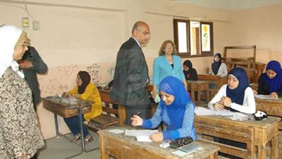 وزير التعليم الفني يتفقد لجان امتحانات الدبلومات الفنية بـ