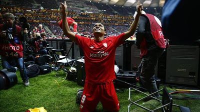 شاهد .. باكا يقود أشبيلية للاحتفاظ بالدوري الأوروبي وينتظر بطل أوروبا
