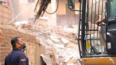 الحماية المدنية تنتشل 12 شخص ما بين قتيل ومصاب بالعقار المنهار بأسيوط