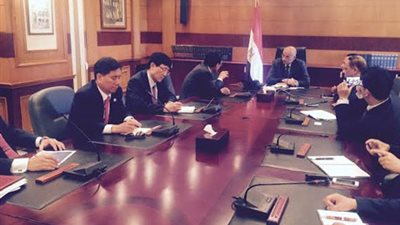 وزير التعليم الفني يبحث مع شركة هيونداي توفير فرص عمل لطلاب المدارس الفنية