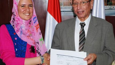 قبل زيارة الرئيس لألمانيا..الأهرام الكندية تكرم الطالبة الممثلة لمصر فى مؤتمر الشباب الدولى