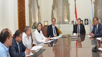 نقابية العاملين بالابنية التعليمية تطالب الوزير برفع الاجور ..الرافعي : سندرس كافة المطالب ونحقق المتاح منها