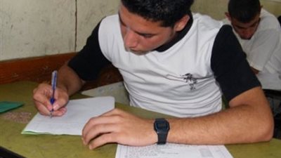 6 طلاب يؤدون امتحانات الثانوية العامة 