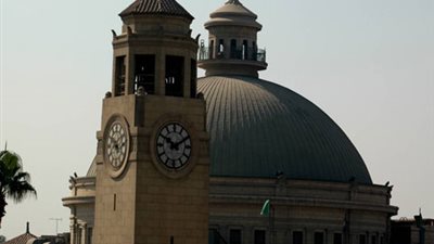 جامعة القاهرة تحيل أستاذين بكلية دار العلوم للتحقيق للجمع بين وظيفتين