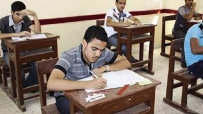 تعليم أسيوط :عدم استعجال المصححين في تقدير الدرجات بتصحيح كراسات الثانوية العامة